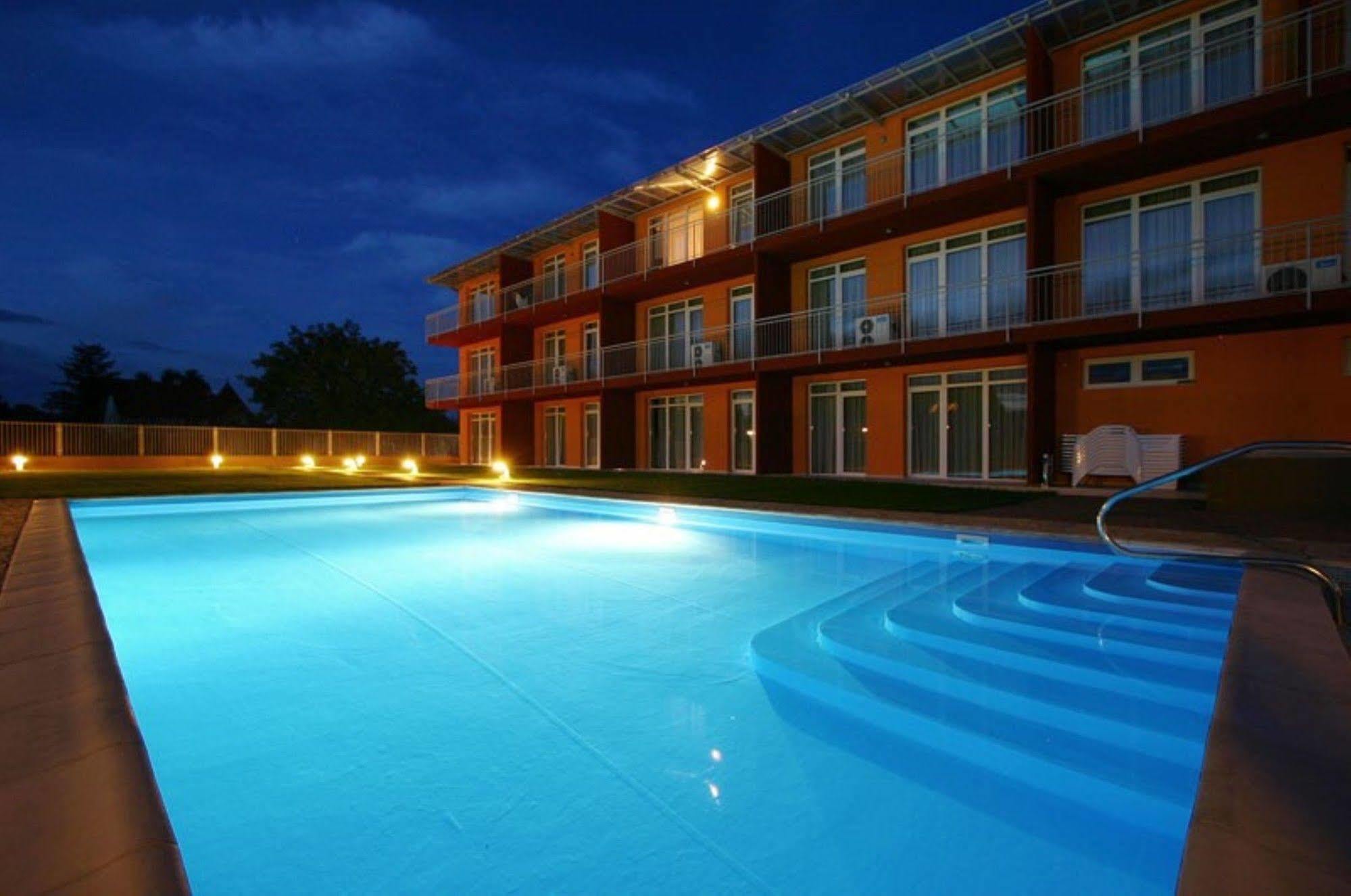 Kehida Family Resort Кехидакустани Экстерьер фото